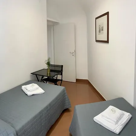 Esq * Roma